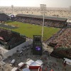 Na fungl novém "Sevens" stadionu v Dubaji pokořilo 50 000 diváků hned první den všechny návštěvnické rekordy Světové série IRB. A bude se tu hrát i RWC na jaře příštího roku. (irb.com)